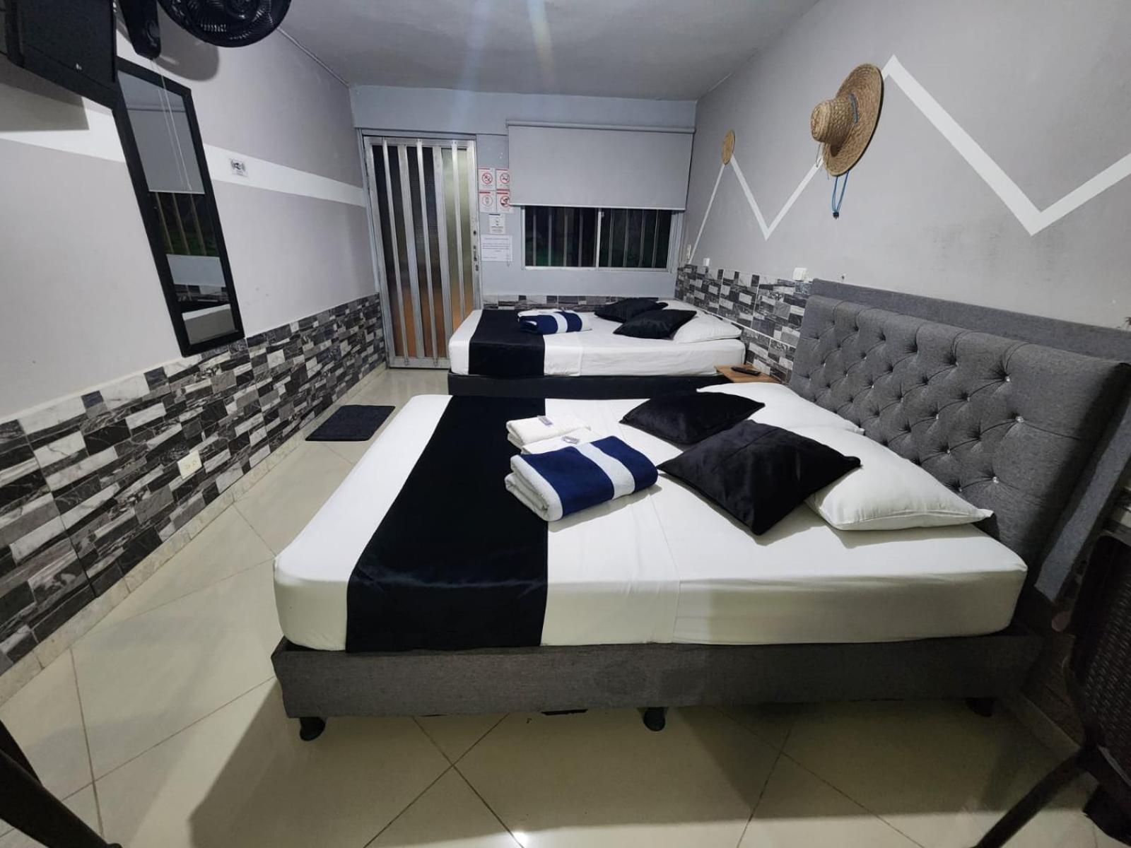 Hotel Medellin Calasanz Luaran gambar