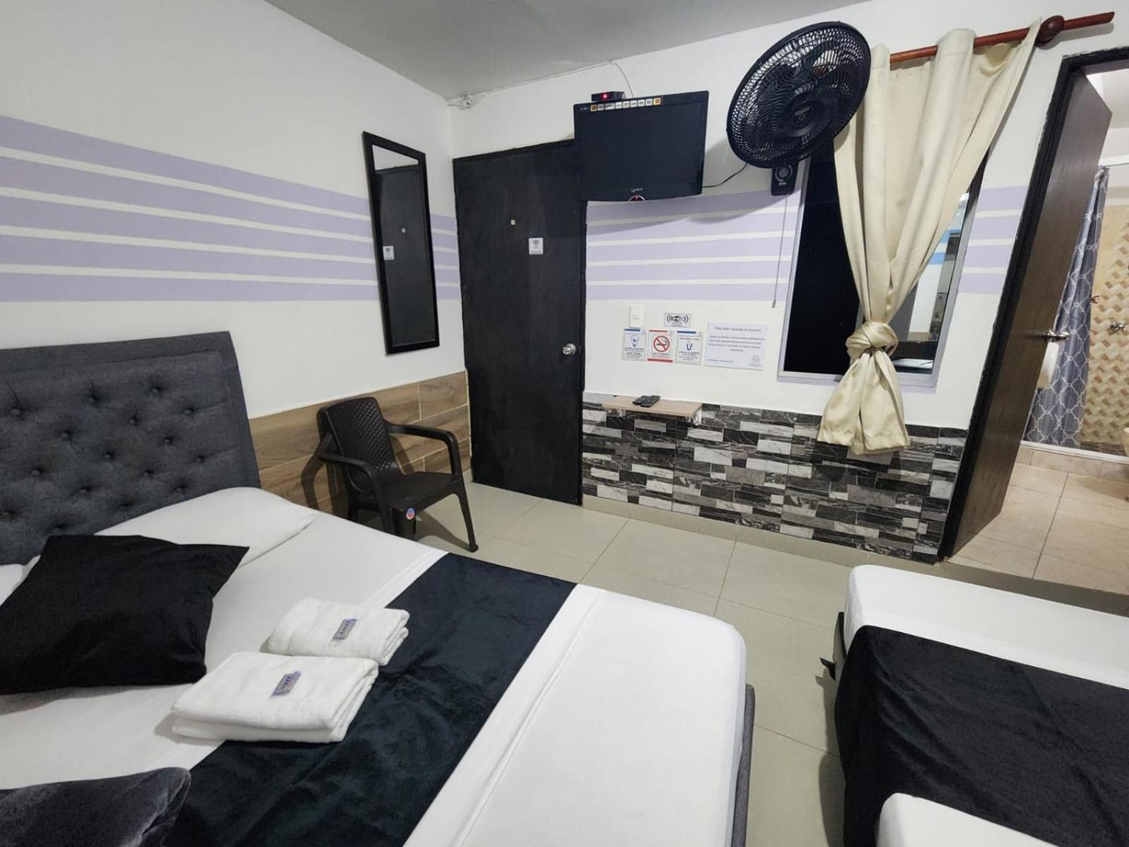 Hotel Medellin Calasanz Luaran gambar