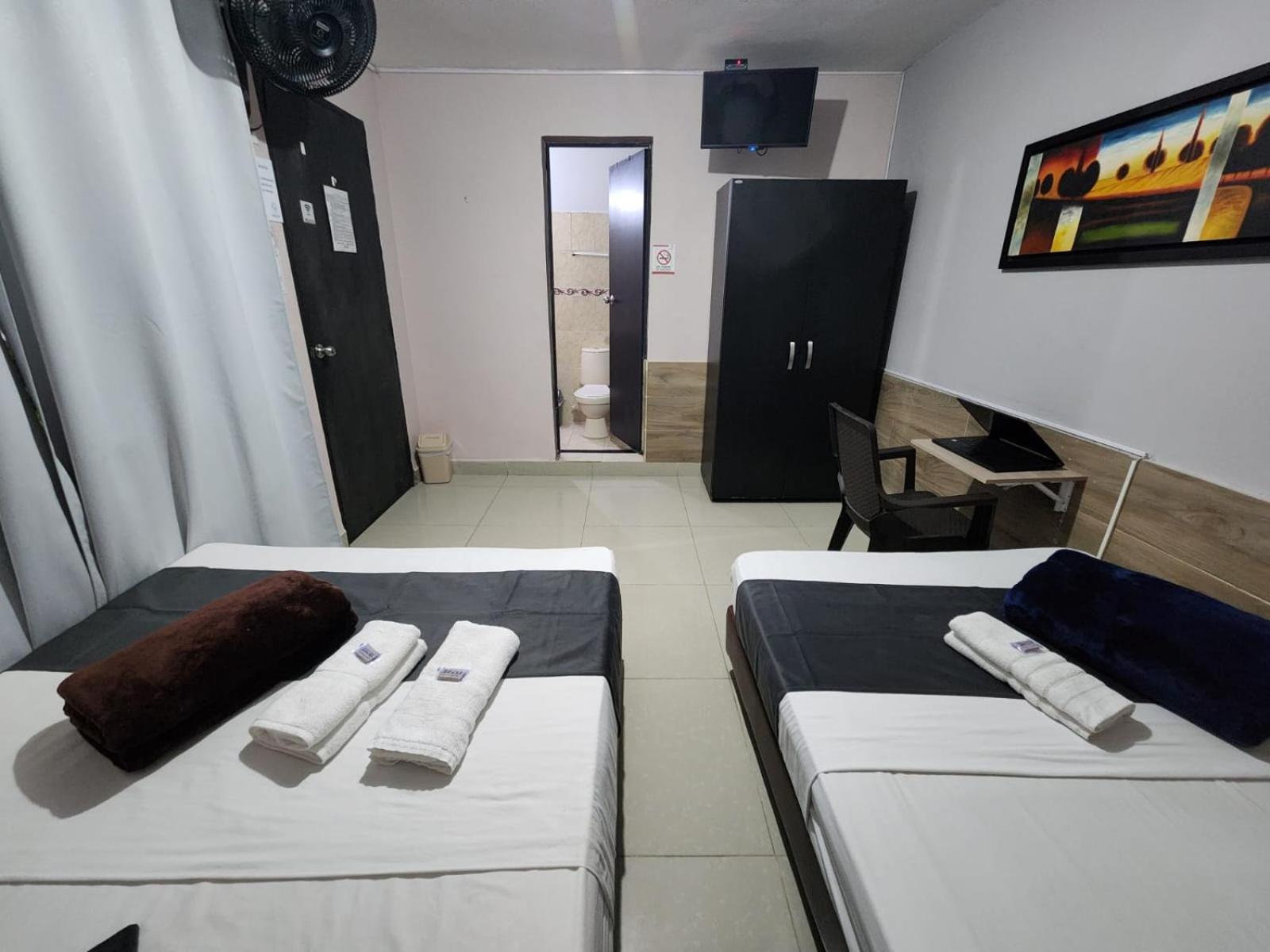 Hotel Medellin Calasanz Luaran gambar