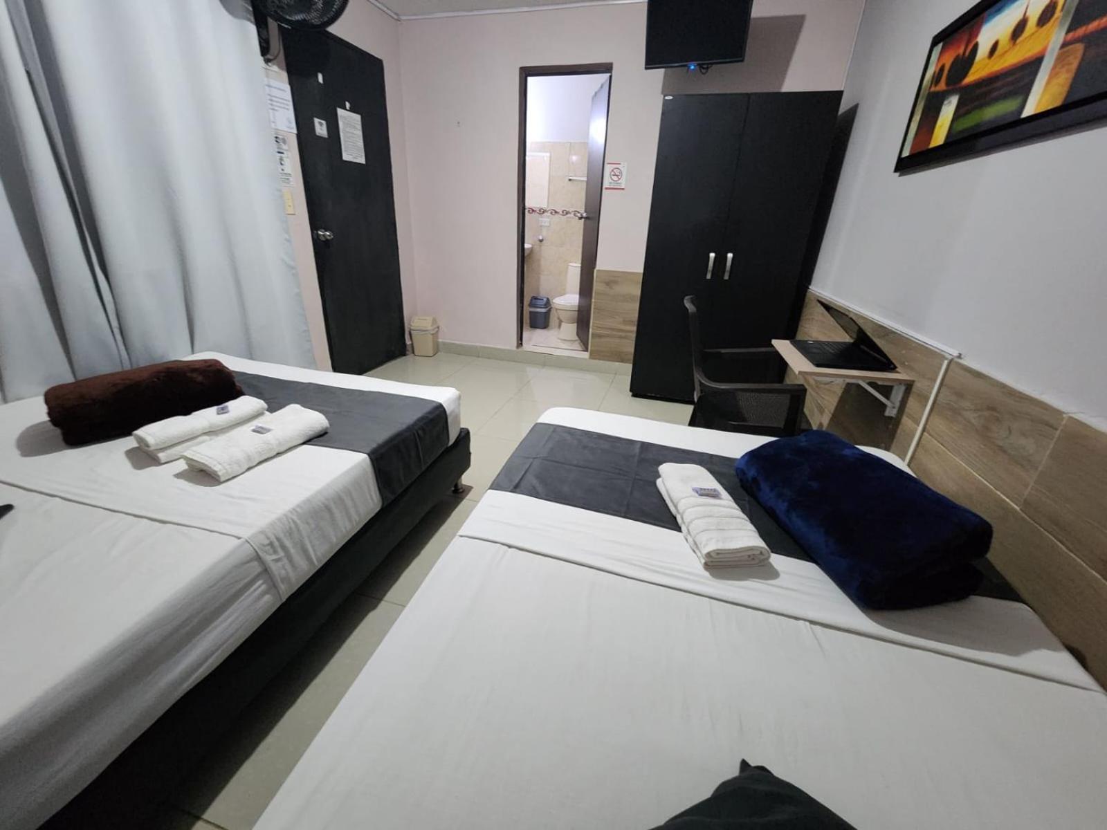 Hotel Medellin Calasanz Luaran gambar
