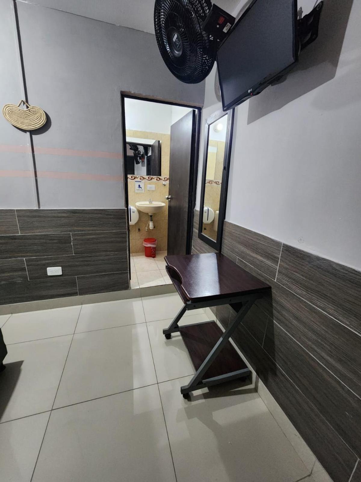Hotel Medellin Calasanz Luaran gambar