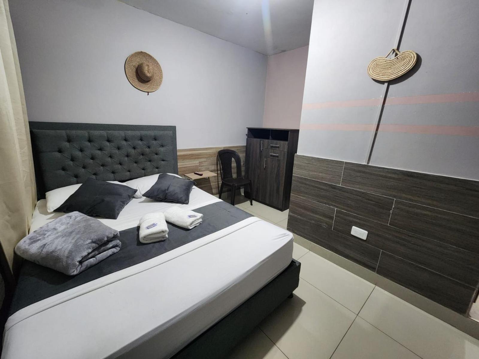 Hotel Medellin Calasanz Luaran gambar